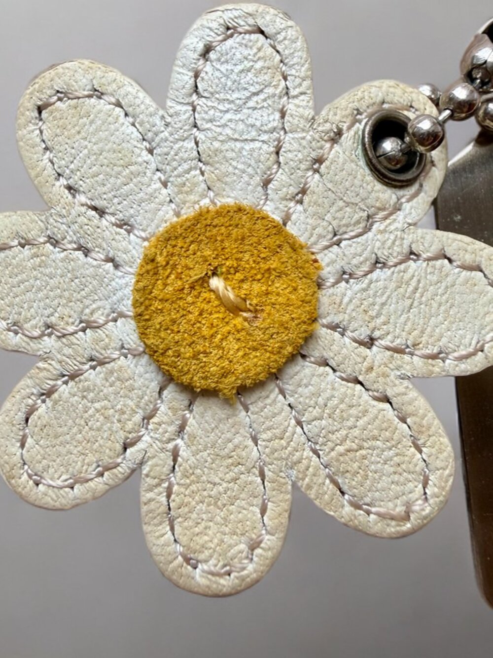 Coach Y2K White Leather Daisy Flower Charm Metal Hangtag - Picture 3 of 5